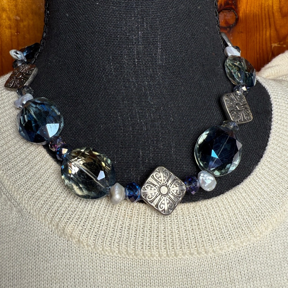 Source‎ Unknown Blue and Silver Gem Necklace